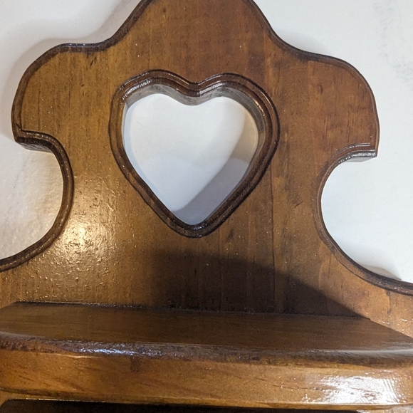 HeartCutout With Bow Accent Wooden Thimble/Washcloth Holder Shelf Display - Picture 3 of 9